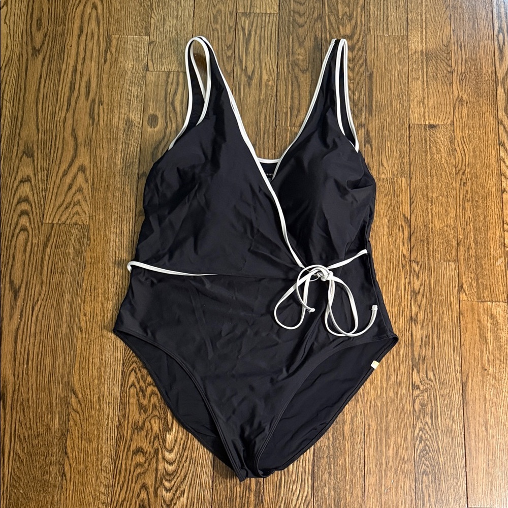 Summersalt Black and White Foldover One Piece Swimsuit Size 22 (2XL) EUC